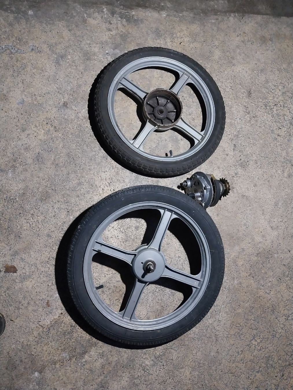 Piaggio Pneumatici & Ruote complete: A vendre  roues de Piaggio Si – Usato da chatelaine venduto da the_l5wf 2