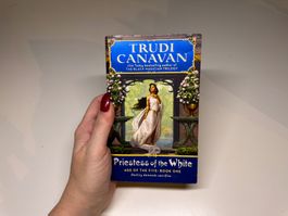 NOVEL: Trudi Canavan, Priestess of the White