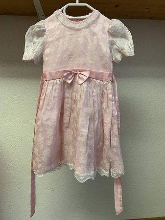 Rosa Mädchenkleid 