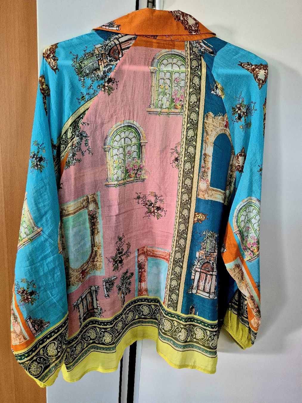 Camicette: Bunte Damenbluse Gr M Frühlings-/Sommerdesign – Usato da Merenschwand venduto da Epc19 1