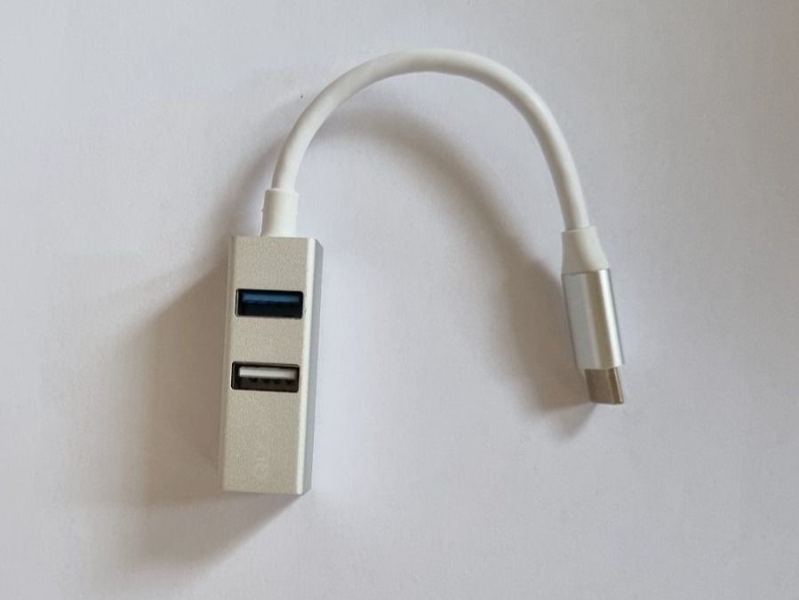 Hubs & Switches: HUB USB C avec 4 port USB – Neu und originalverpackt aus Cheseaux-sur-Lausanne von 10CHF 4