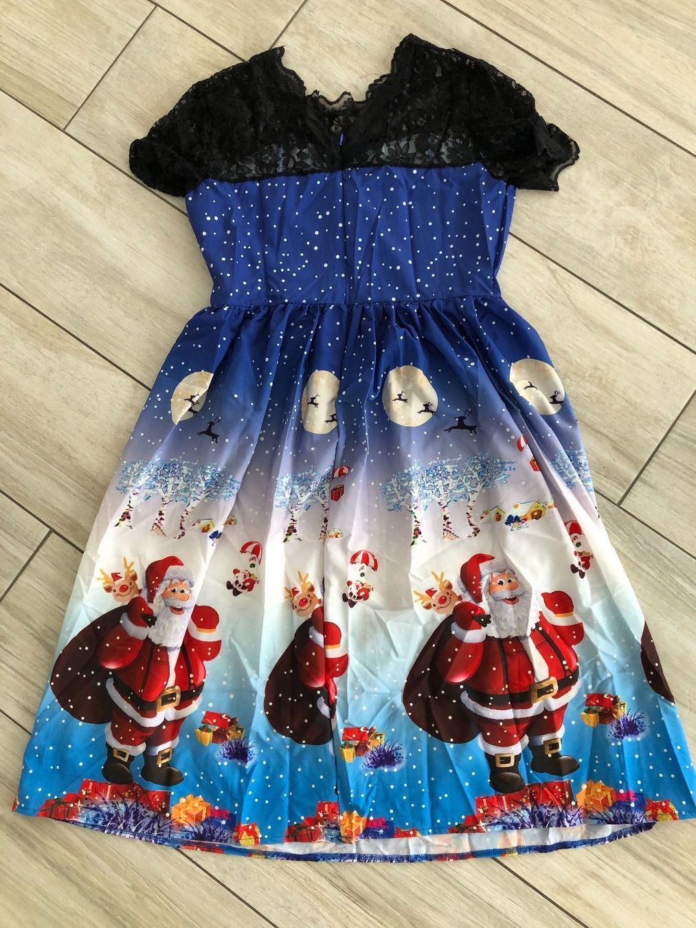 Kleider: Santiklaus Weihnachtskleid blau Gr L,2st – Neu und originalverpackt aus Gelterkinden von Familienferien 1