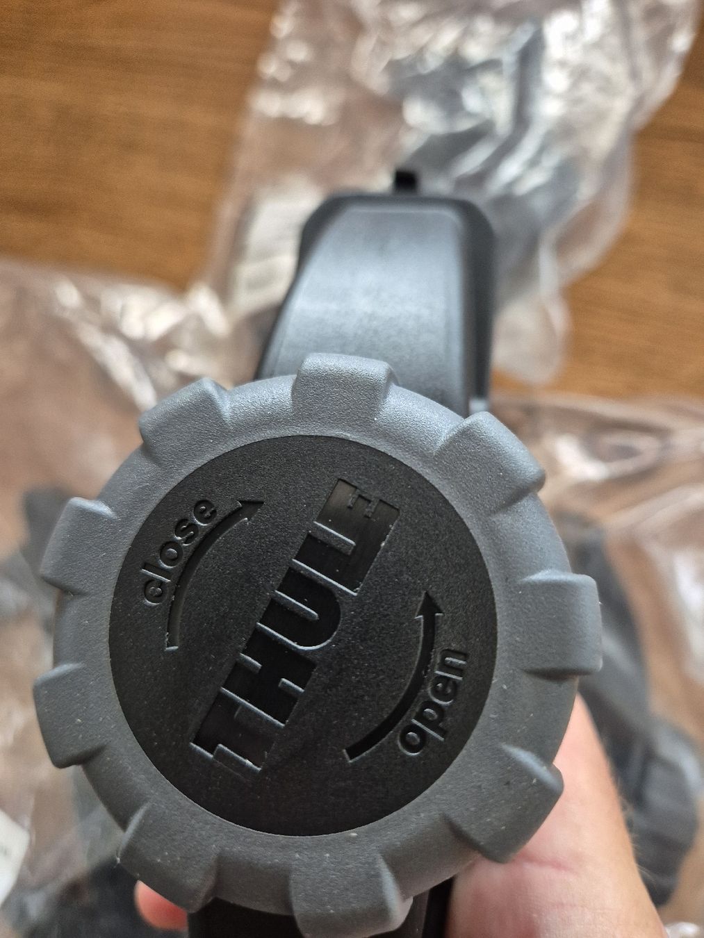 Thule Box da tetto: Thule Powerclick G3 Befestigung Dachbox – Nuovo e nell'imballaggio originale da Arni AG venduto da Zuerich010 4