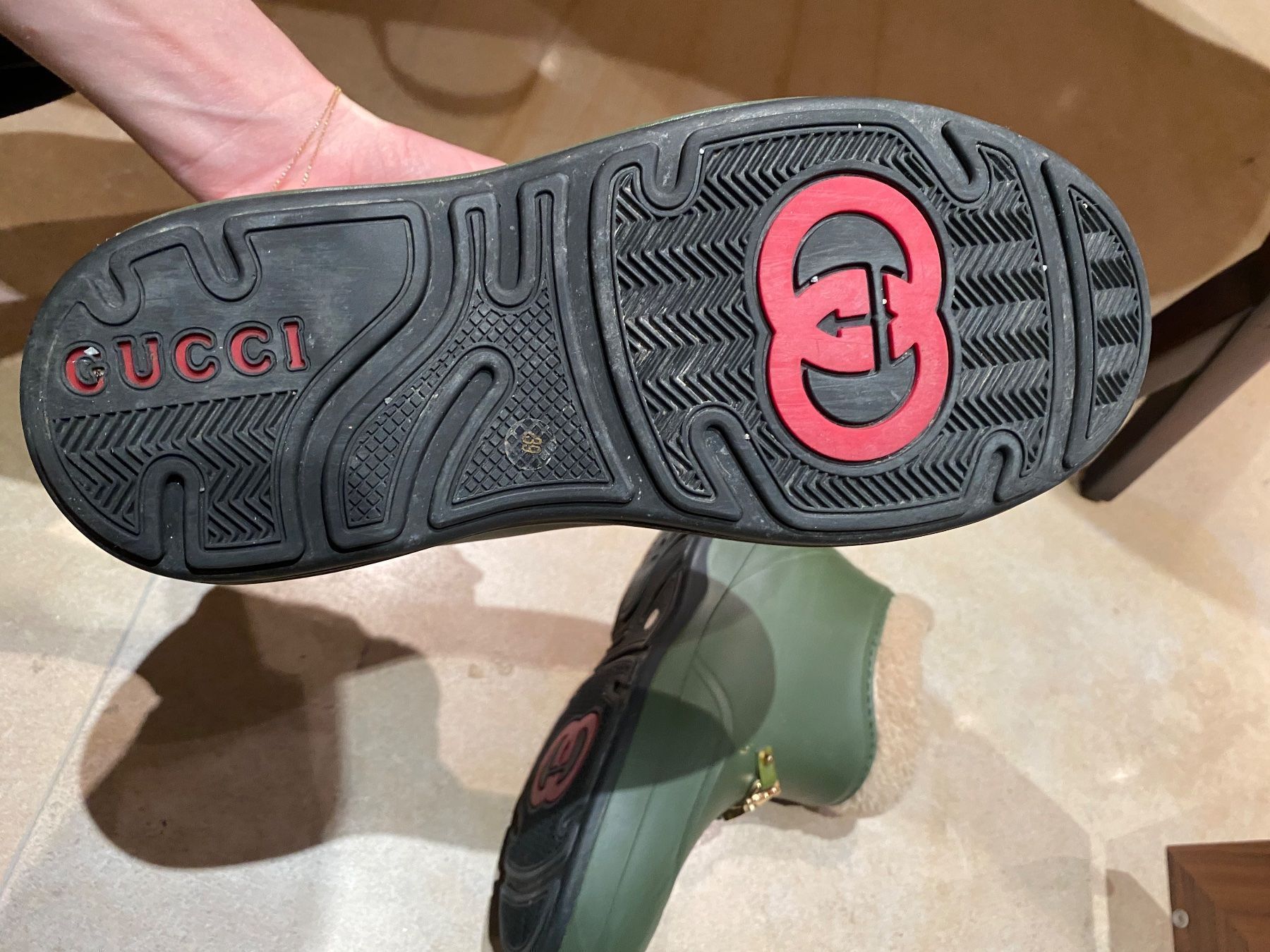 Gucci Scarpe da donna: Gucci rubber ankle boots – Usato da Zollikon venduto da ValeL 2