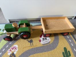 Holztraktor Invalida mit Anhänger