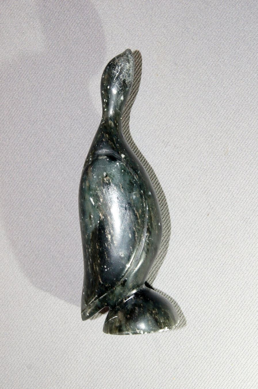 Sculture & Statue: Inuit-Kunst: Stehender Vogel (Nr.6) – Usato da Geroldswil venduto da ARTEFACTO 3