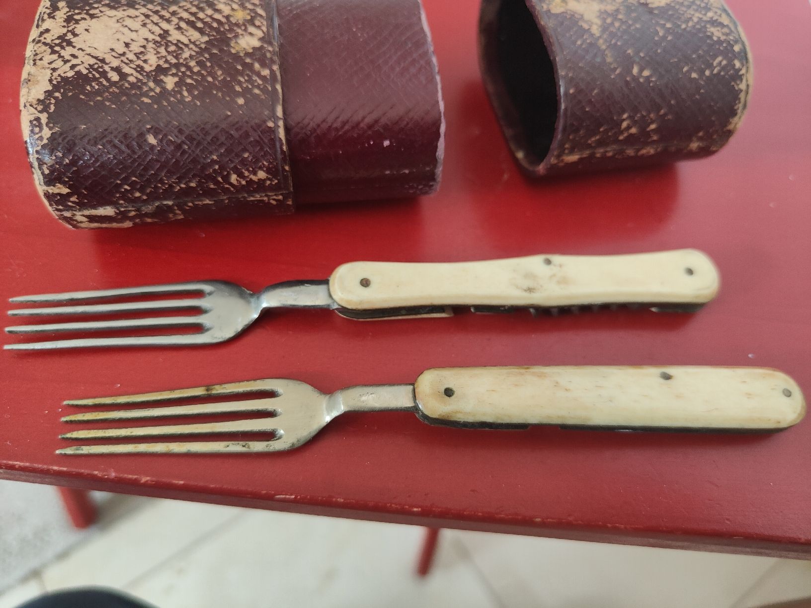 Set di posate: Couverts fourchettes anciennes – Usato da Courtelary venduto da Mini610 3