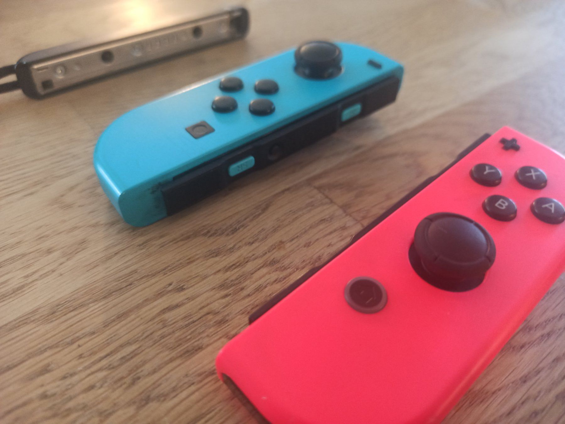 Nintendo Controller: Original Nintendo Switch Joy-Con Set - Neon-Blau / Neon-Rot – Usato da Oberweningen venduto da mar_87mx 2