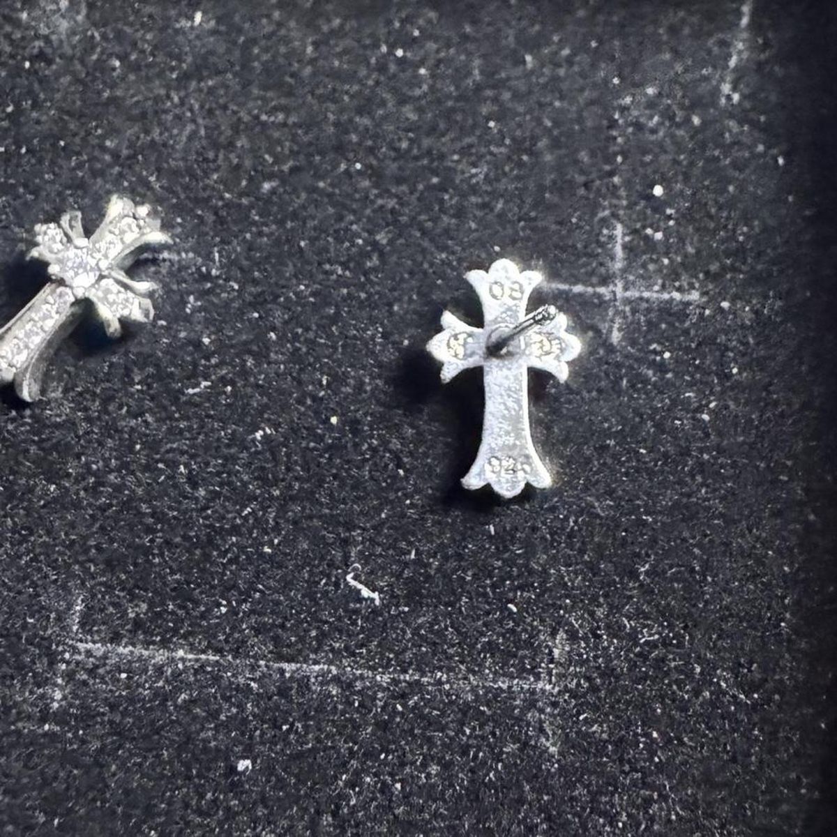 Chrome Hearts Ohrringe & -stecker: Title: Chrome Hearts Cross Stud Earrings - 925 Silver – Neu und originalverpackt aus Caviano von reselleo21 6