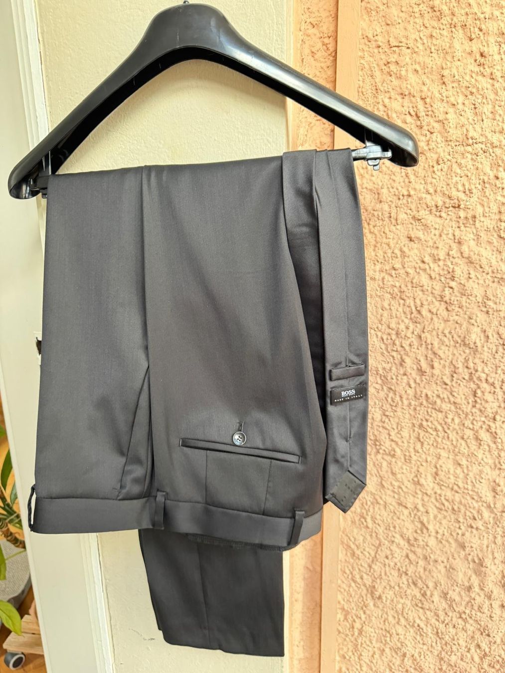 Completi: Hugo Boss Anzug schwarz inkl. Kravatte – Usato da Bern venduto da Keie 1