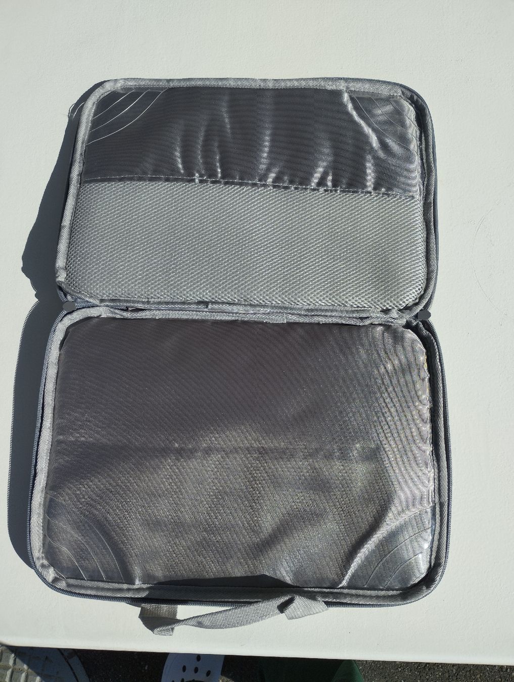Taschen: Graue Laptoptasche, neu, praktisches Design! – Neu und originalverpackt aus Ostermundigen von Dinge1 2