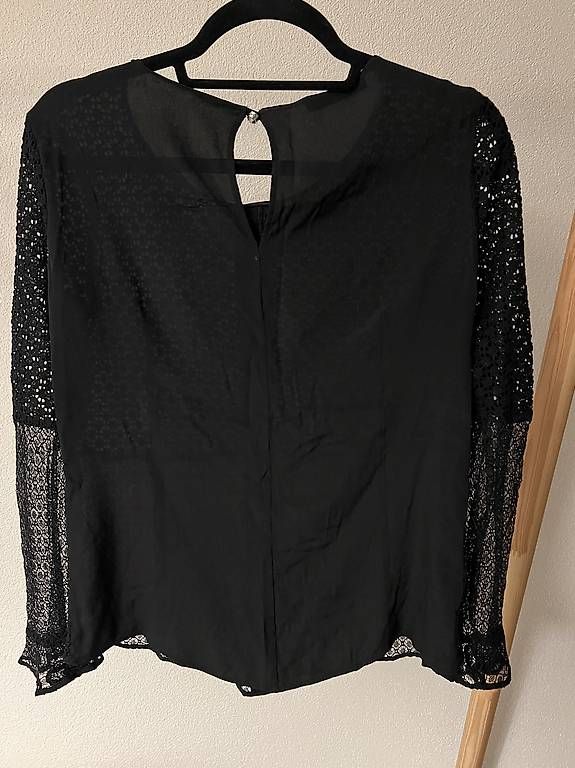 Pinko Camicette: Camicia nera in pizzo Pinko – Usato da Luzern venduto da mic_99vf 3