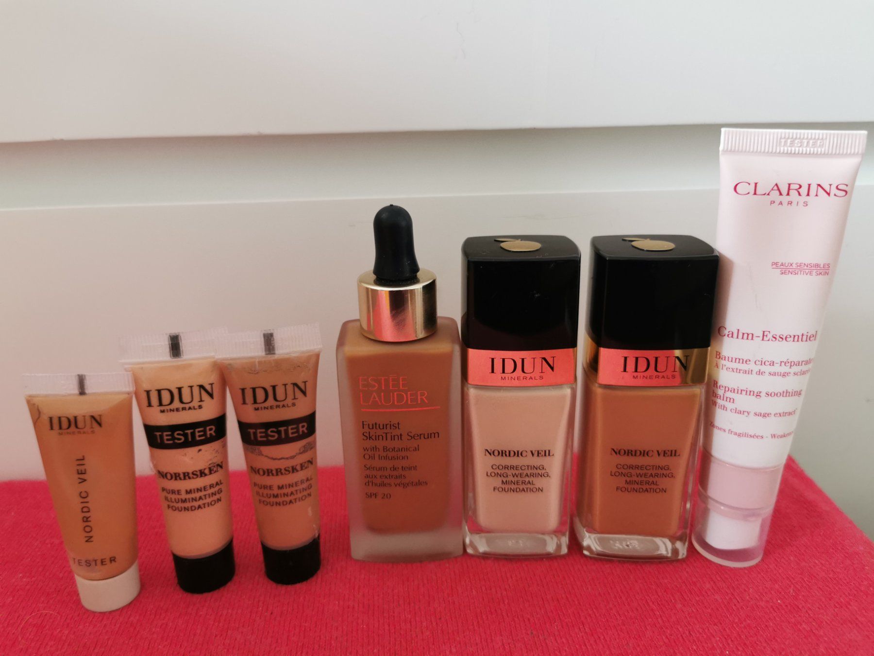 Clarins Make-up: Hochwertige Foundation-Cremes, 6 Stück – Gebraucht aus Schlieren von vlalif