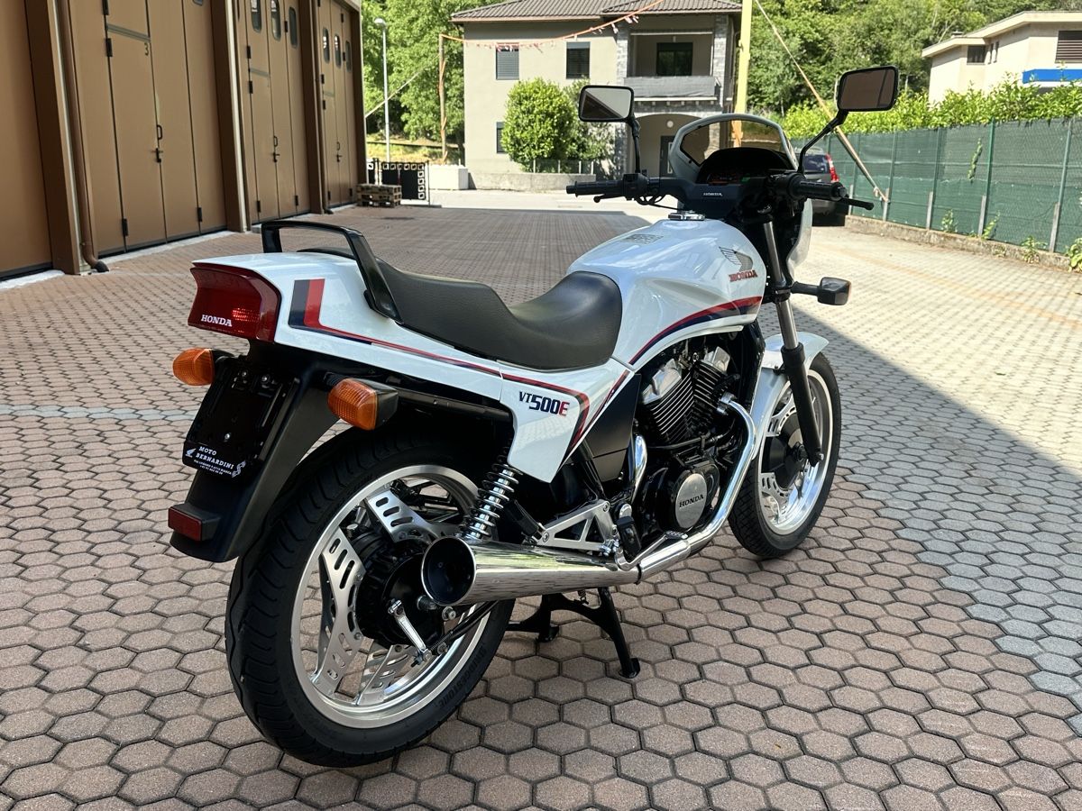 Strada: HONDA VT 500 E – Usato da Locarno venduto da vas_cvf9
