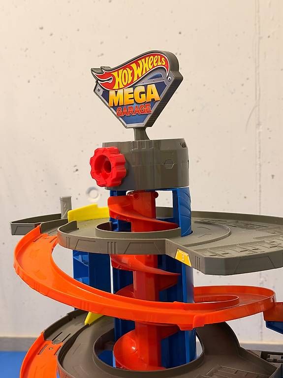 Spielzeuge: Hot Wheels Mega Garage – Gebraucht aus Oberrohrdorf von gerobona 1