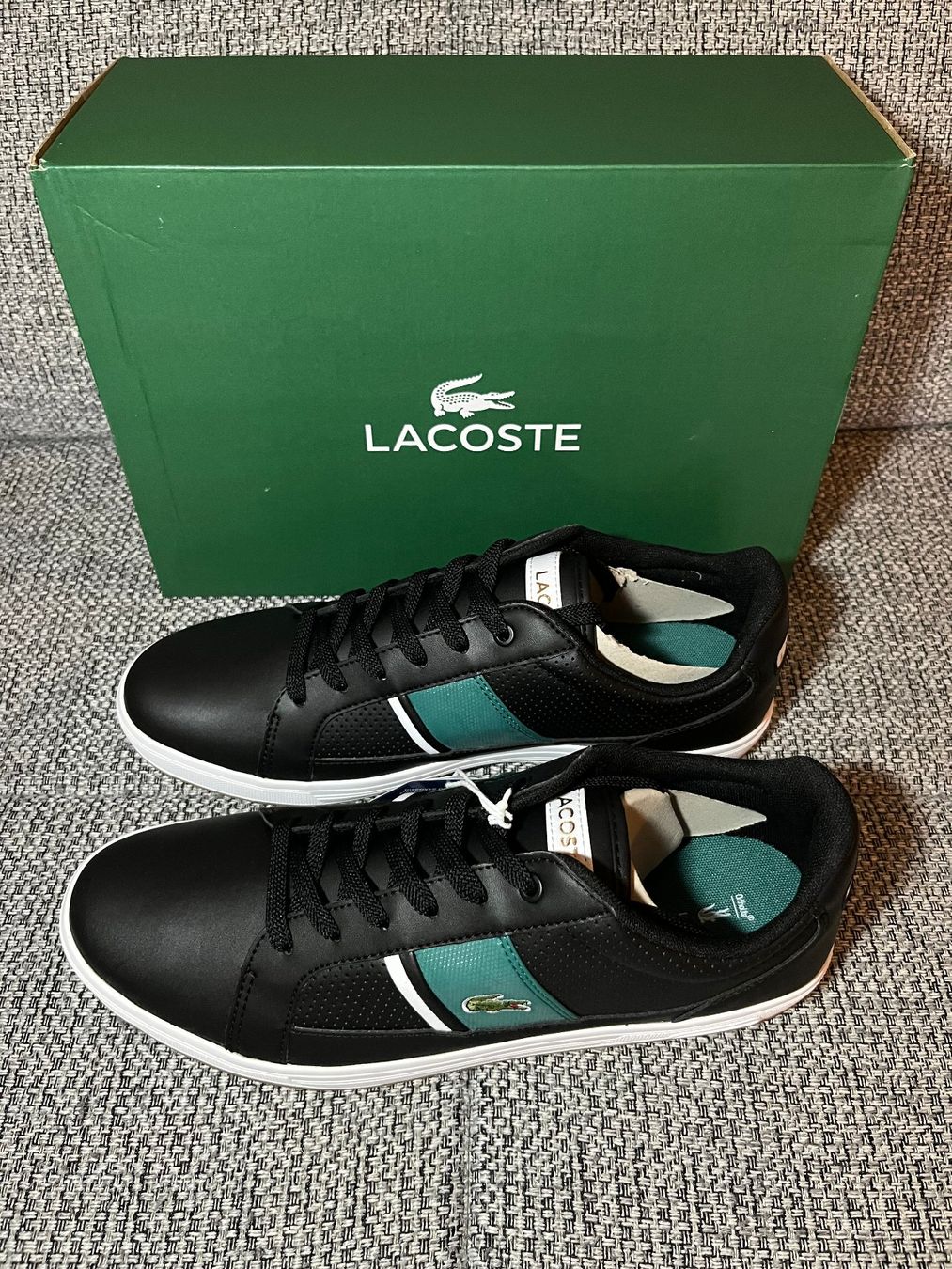Lacoste Scarpe da uomo: Schwarze Schuhe von LACOSTE Gr. 42 – Nuovo e nell'imballaggio originale da Fribourg venduto da cichlidench