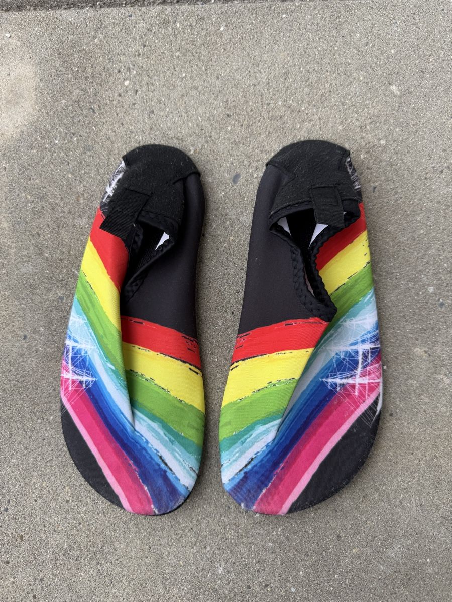 Schuhe für Jungen: Badeschuhe, Größe 34-35 – Gebraucht aus Münchenbuchsee von Mantik