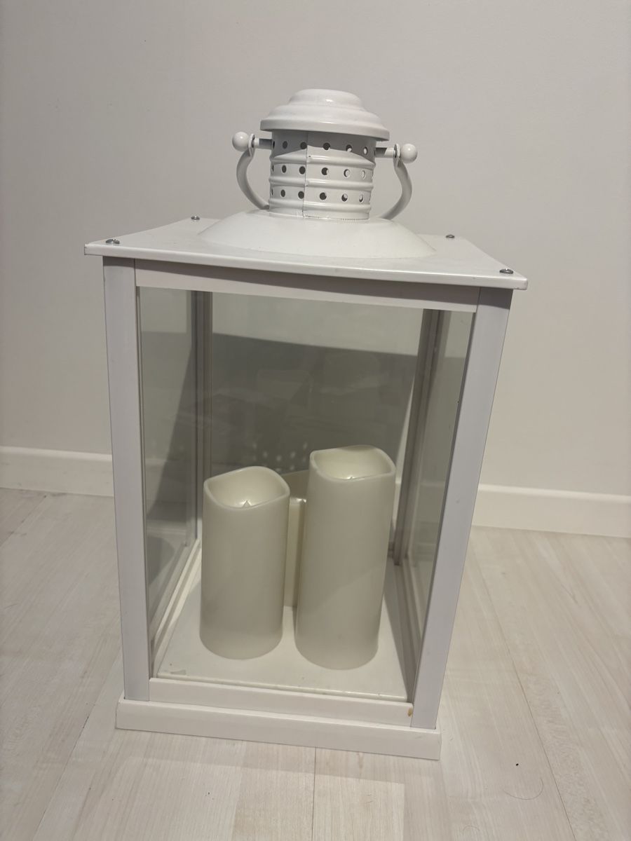 Lanternes: Laterne weiss mit 3 LED Kerzen Timer Funktion – D'occasion à Herzogenbuchsee par ameise02