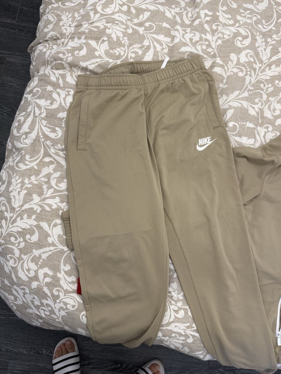 Nike Jumpsuits: Tuta Nike completo – Gebraucht aus Massagno von mir_xl6c 1