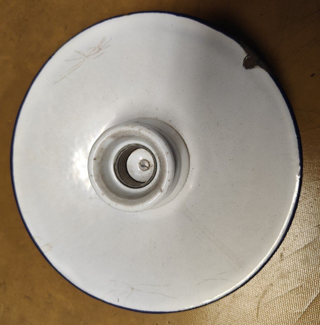 Lampade: Vintage Emaile-Lampe – Usato da Sigriswil venduto da Ricola1977 1