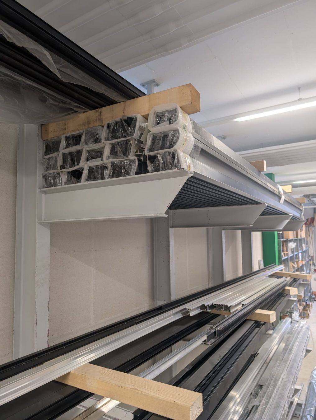Profilati: K2 Facade Rail 4.00m schwarz - 90 Stück – Usato da Bazenheid venduto da Steinlin_Energie_AG