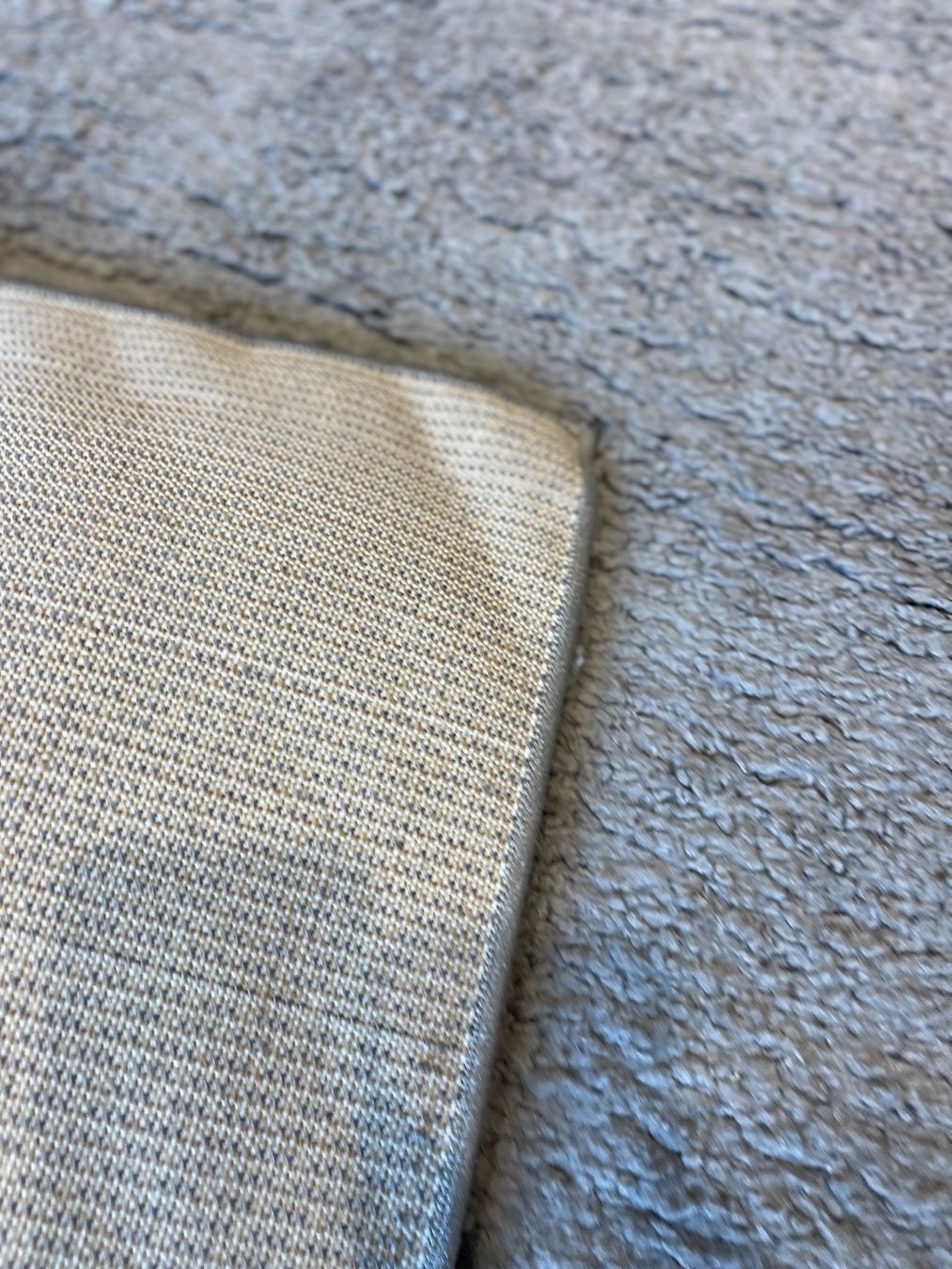Teppiche: TEPPICH – Neu (gemäss Beschreibung) aus Zürich von NE-0 3