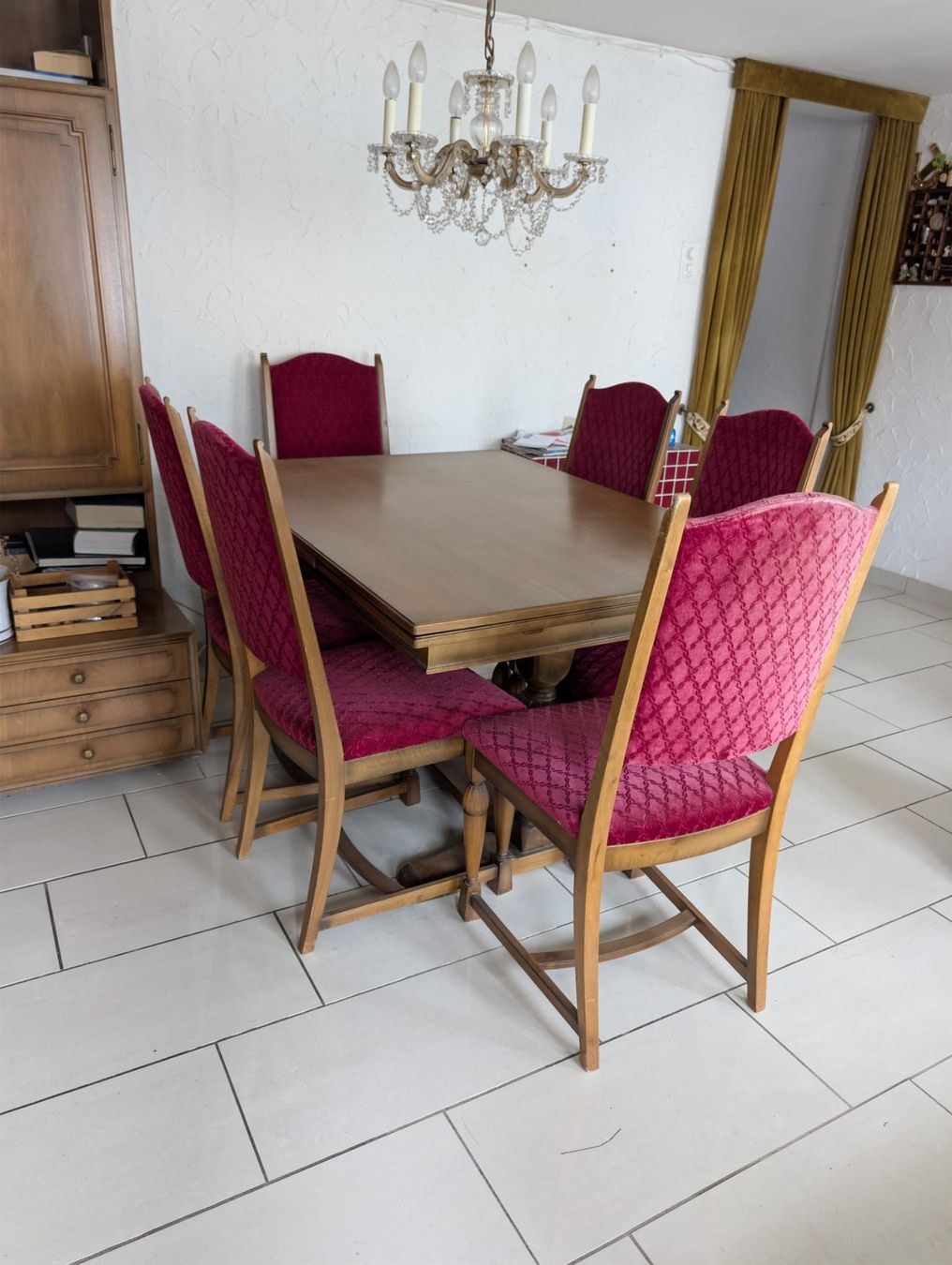Set di tavolo e panche: Esstisch - Nussbaum mit 6 Stühlen – Usato da Bonstetten venduto da Theo75 4
