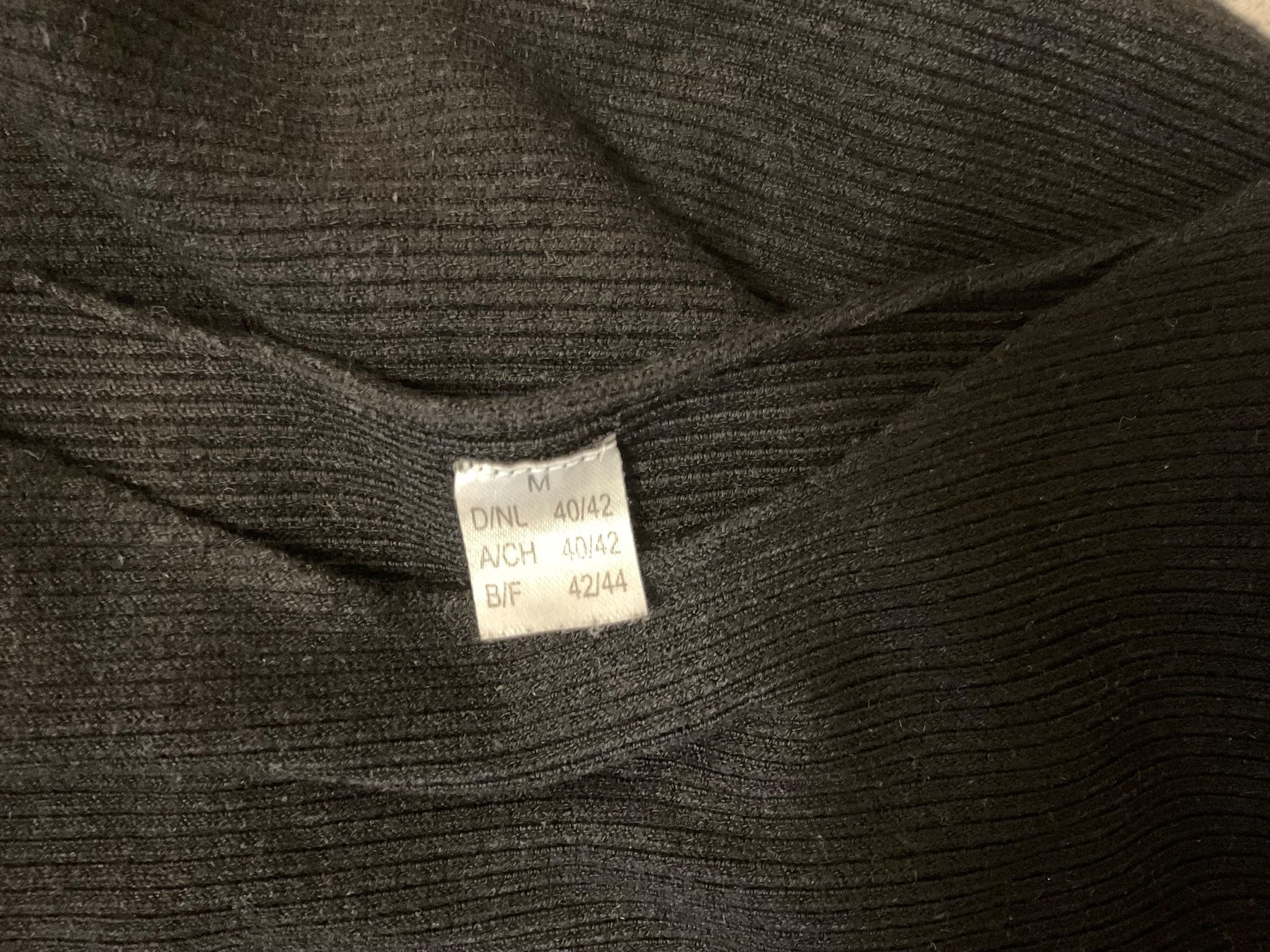 Maglioni & Felpe: Pullover schwarz Strick Grösse 40 / 42 – Usato da Scuol venduto da Lotus2020 1