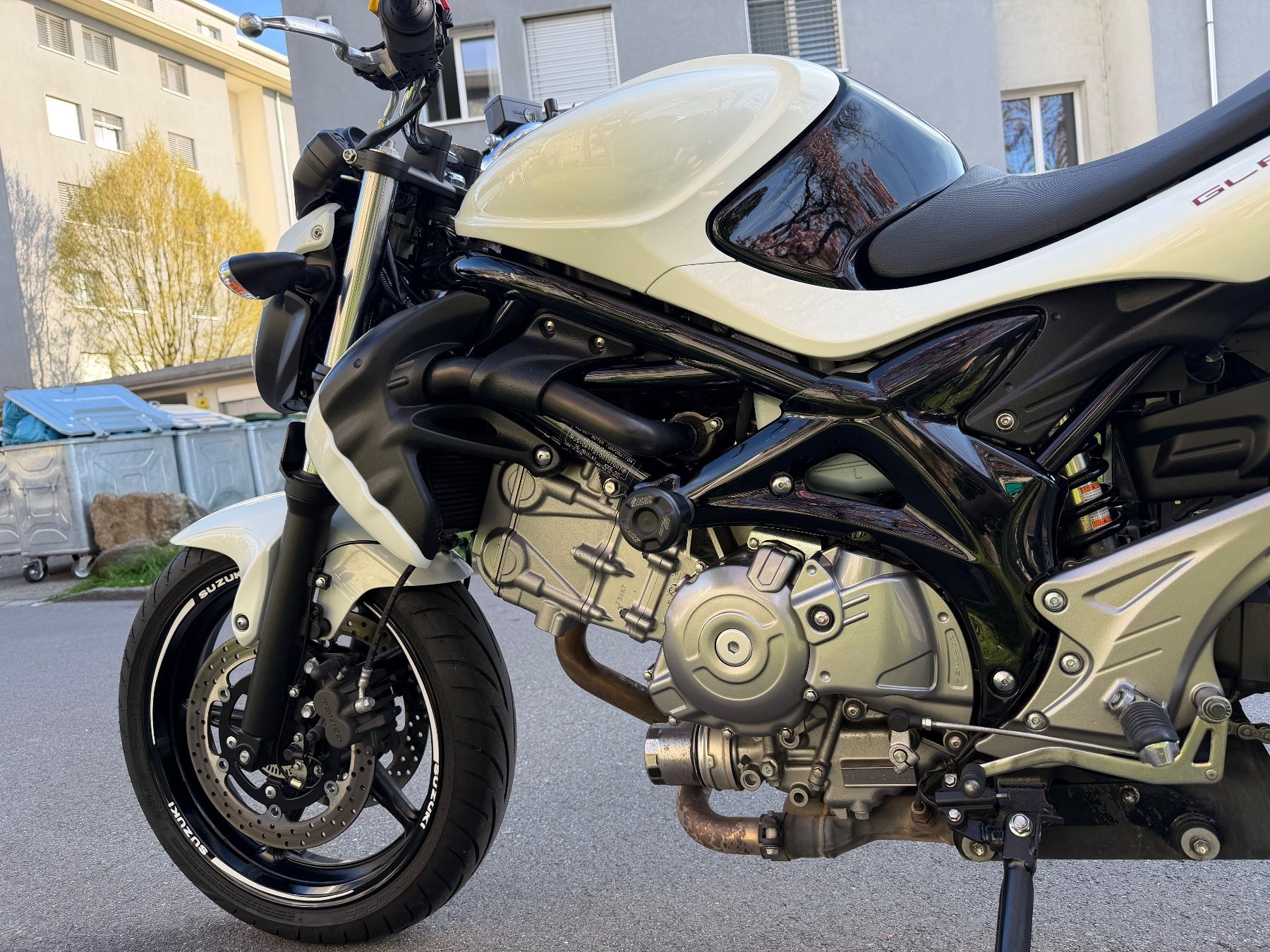 Suzuki Strada: Suzuki SFV 650 A Gladius Top Zustand – Usato da Dietikon venduto da W.Doctor 7
