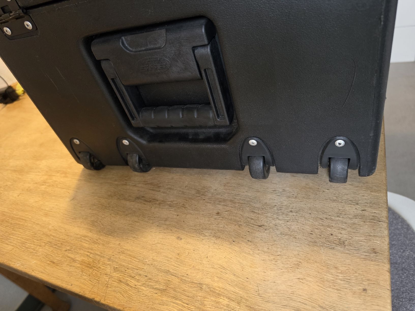 Console di mixaggio: SKB Mischpult and Computer Case mit interM LM-9414 Mixer – Usato da Nussbaumen AG venduto da Martinfal 5