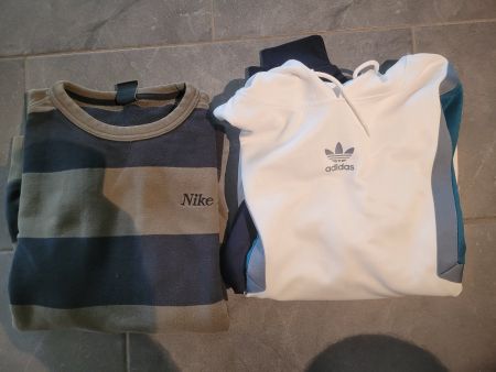 Ab 5 CHF Adidas und Nike Pullover