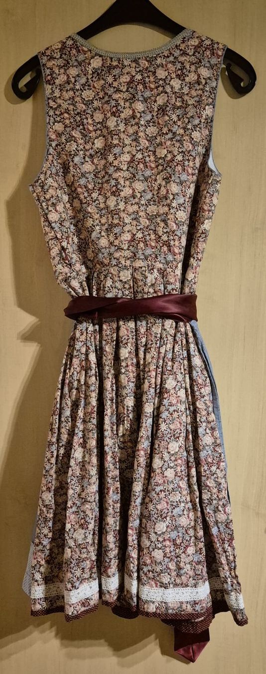 Krüger Vestiti: Dirndl von Krüger – Usato da Schwanden i. E. venduto da romikh 1
