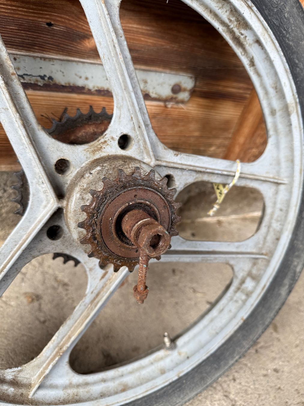 Puch Mofa-Ersatzteile: Mofa Gussfelgen Hinterrad 16 Zoll – Defekt aus Fahrni b. Thun von berger_tuning34 4