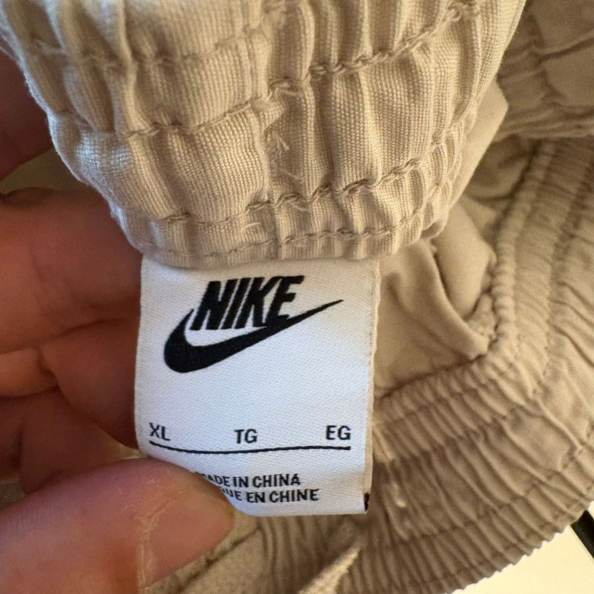 Nike Pantaloni: Nike Golf Shorts (Beige) – Nuovo (secondo la descrizione) da Bern venduto da gia_jqj7 1