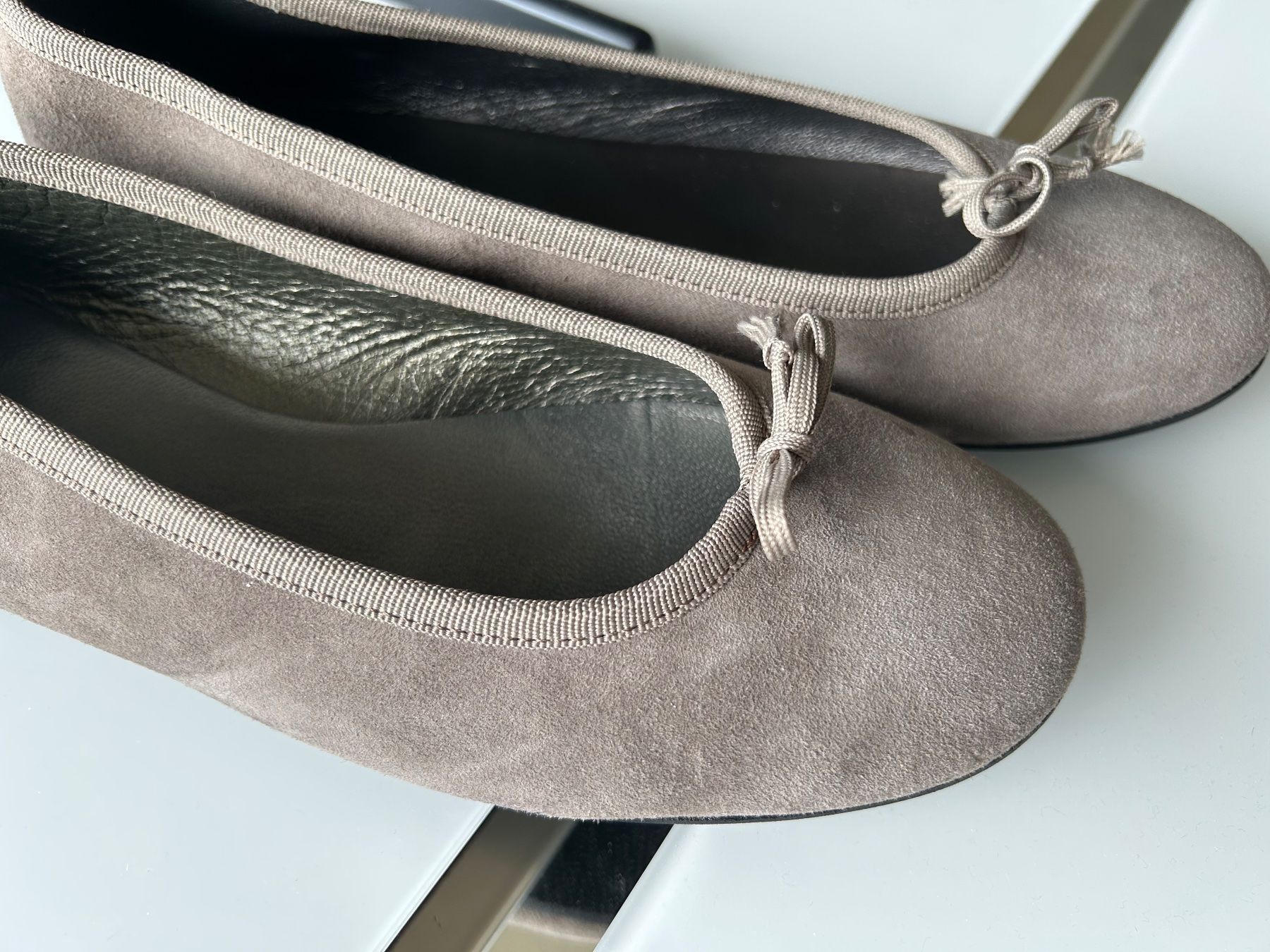 Navyboot Scarpe da donna: Elegant Navyboot Suede Ballet Flats – Nuovo (secondo la descrizione) da Erlenbach ZH venduto da Syssi_C