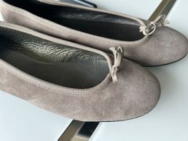 Elegant Navyboot Suede Ballet Flats