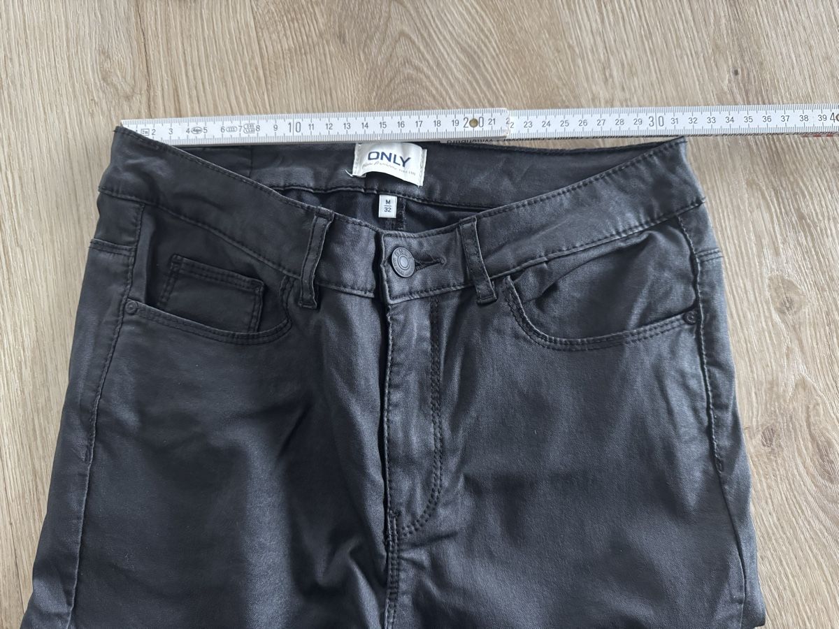 Only Pantaloni: ONLY M Lederoptik-Hose – Usato da Kloten venduto da now20160 3