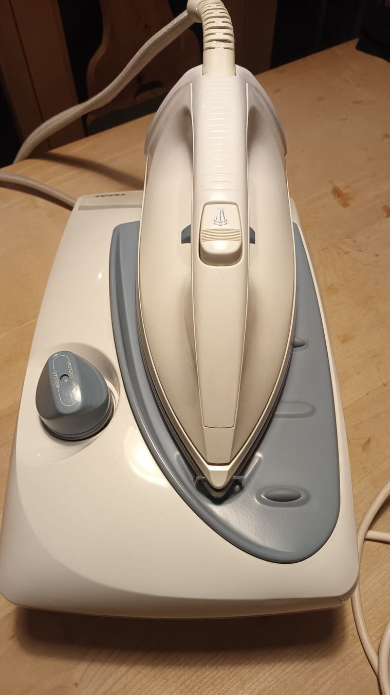 Ferri da stiro: Bügeleisen Tefal Pro4000 – Usato da Klosters venduto da cin11