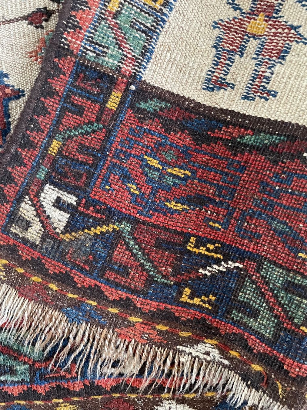 Kelim Tappeti: Antiker Nomaden Kelim Teppich 117x128 – Usato da Biel/Bienne venduto da BUY63 3