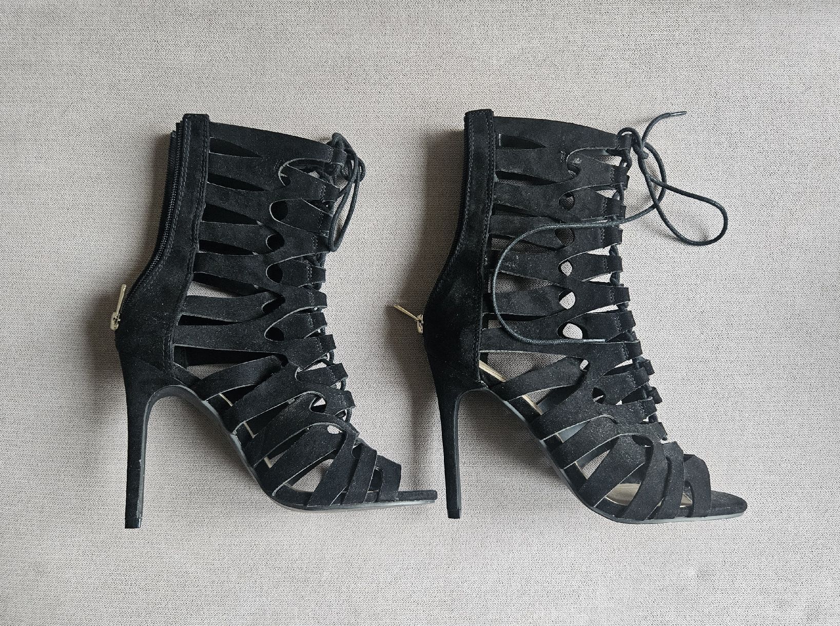 Scarpe da donna: Black Suede Lace Up Heels Size 38 - comfortable – Usato da Zürich venduto da za.Sophia
