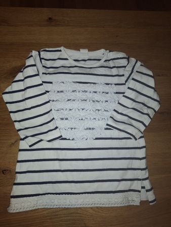 Langarmshirt gestreift mit Herzapplikation 