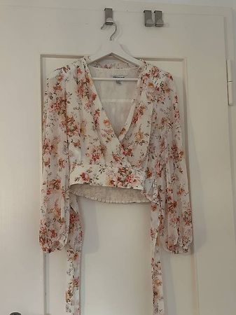 Damenbluse Blumendruck Wickeloptik Grösse S wie neu