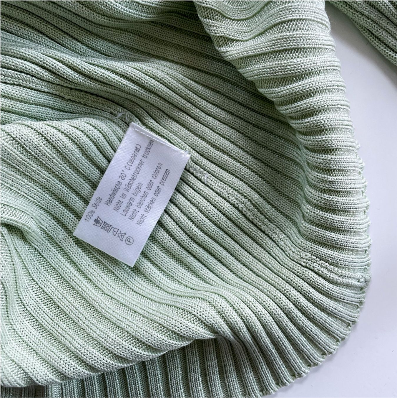 Maglioni & Felpe: Pullover 100% Seide Gr. M/L hellgrün 2x2 Strick VINTAGE – Usato da Brüttisellen venduto da Buxus 4