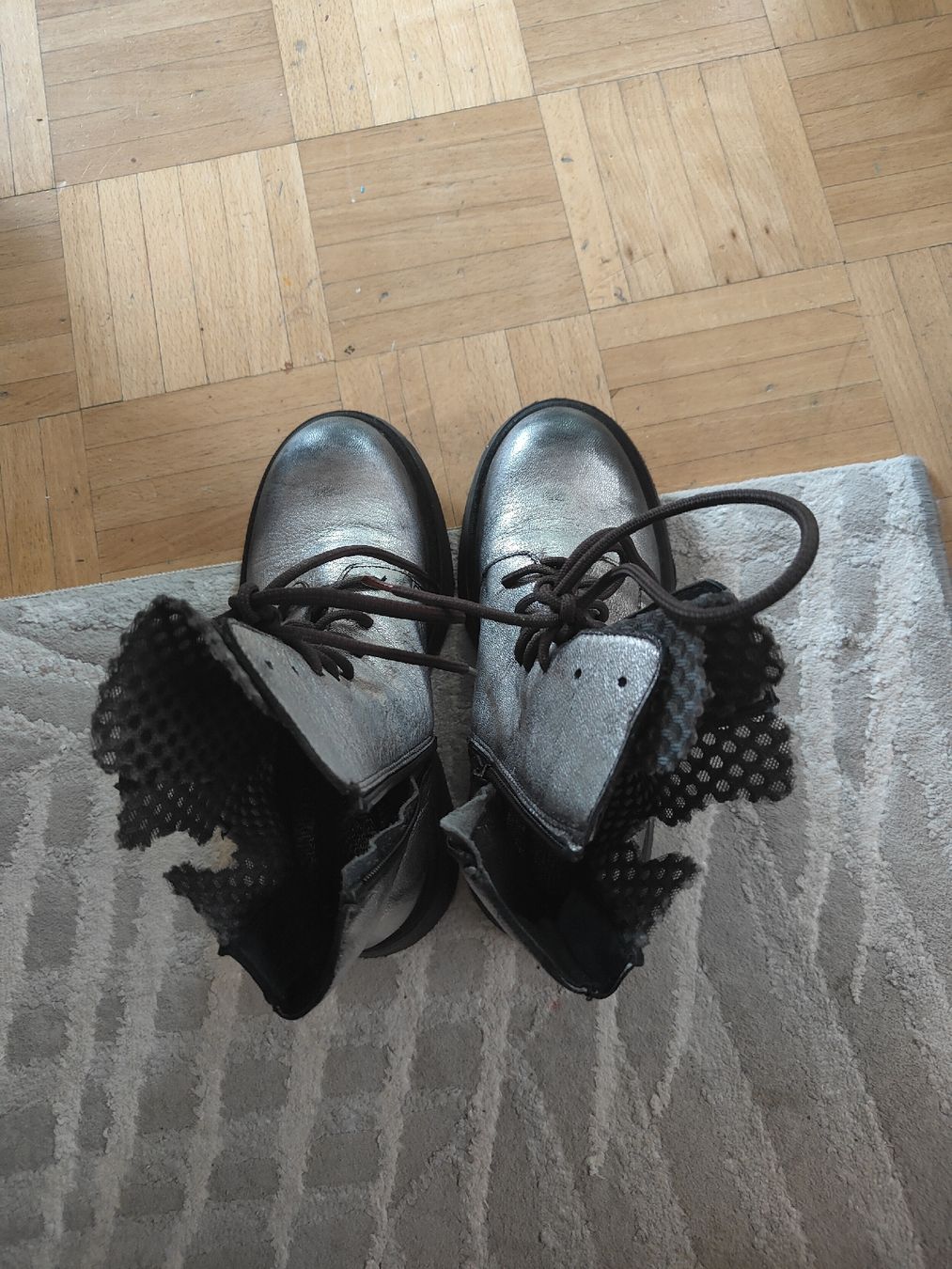 Scarpe da donna: Bottines argentées originales et confortables, taille 38 – Nuovo (secondo la descrizione) da Biel/Bienne venduto da Edi5Roli3 4