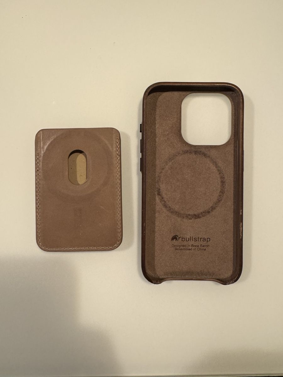 Cover & Protezioni schermo: Handyhülle & portemonnaie Iphone 15 pro – Usato da Weinfelden venduto da Joshua_W._
