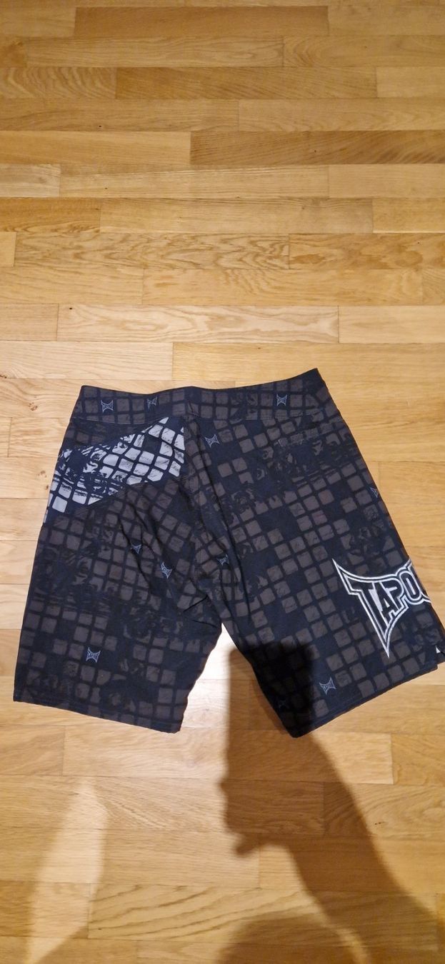 Pantaloni: kurze Hose TAPOUT – Usato da Alpnach Dorf venduto da Maksim777 1
