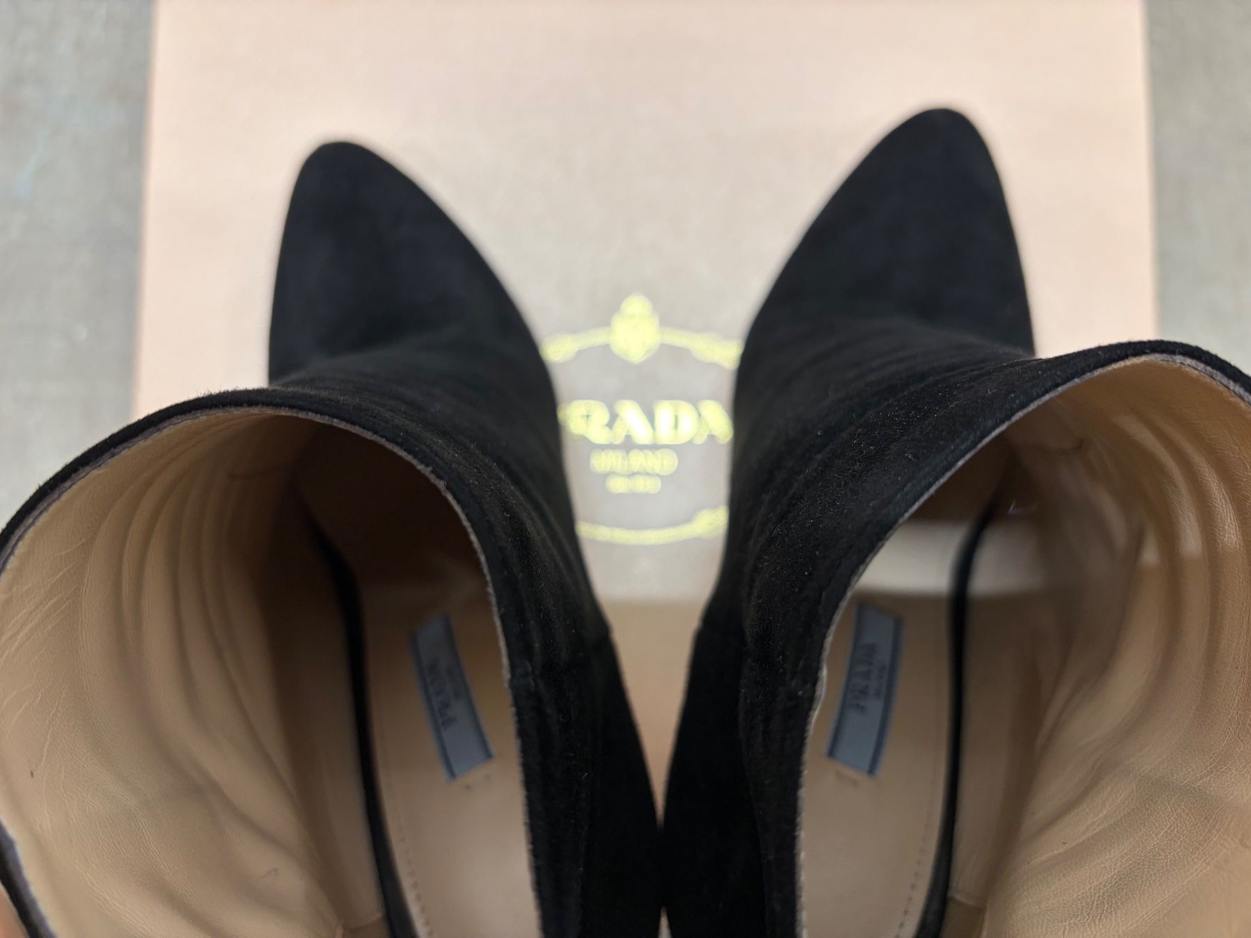 Prada Scarpe da donna: Prada Stiefeletten, Wildleder schwarz – Usato da Uitikon Waldegg venduto da SanjaR 5