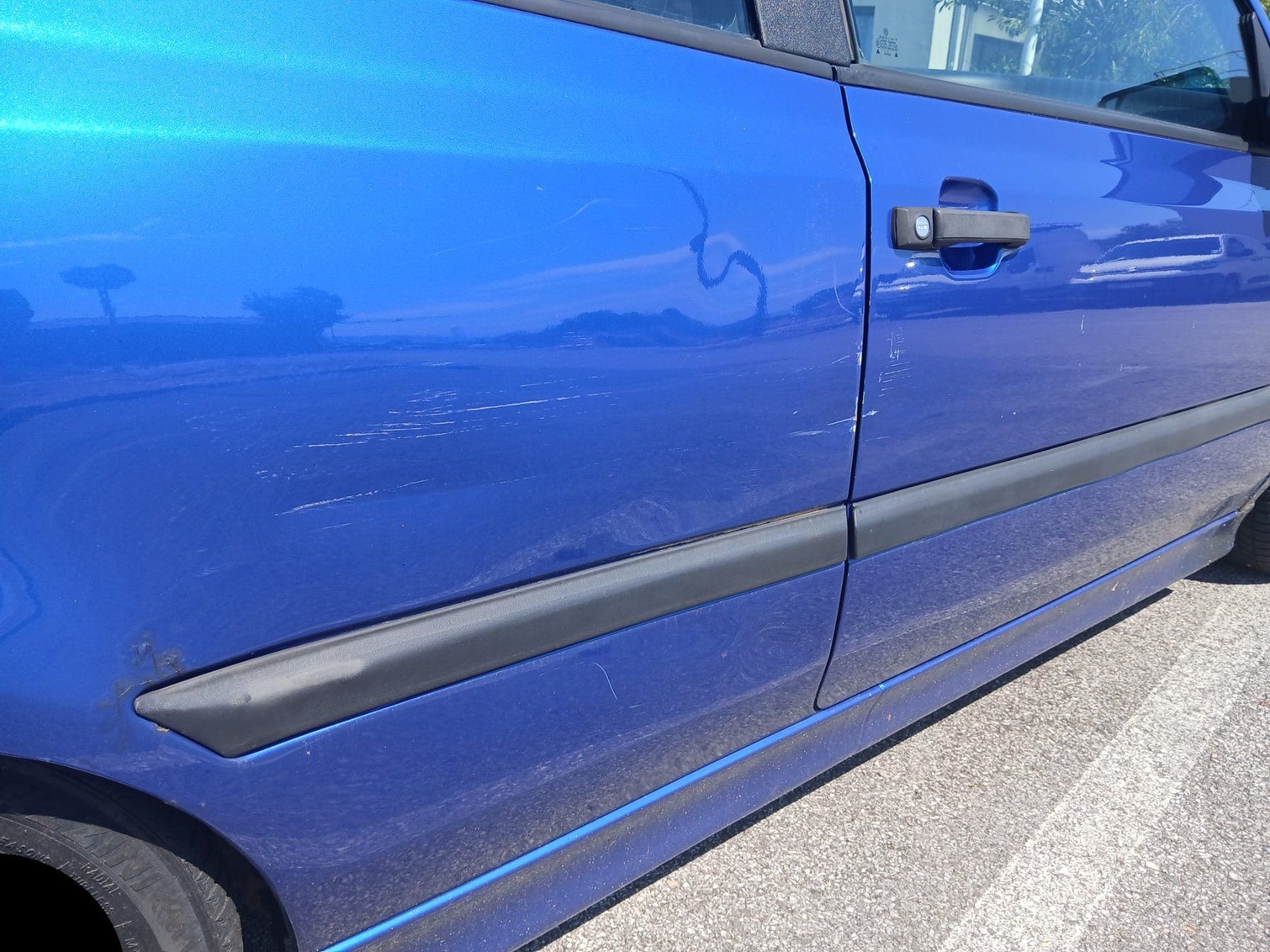 VW Automobili: VW Golf 3 2000 Pink Floyd Cabriolet – Difettoso da Meyrin venduto da npdc92 5