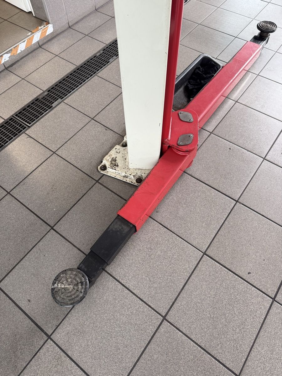 Piattaforme elevatrici & Crick: Autolift 3 Tonnen – Usato da Menziken venduto da Menziken2017 2
