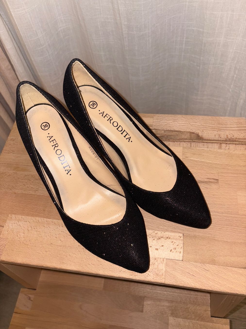Scarpe da donna: Pumps, Schwarzer Glitter, Grösse 36, 5cm Absatz – Usato da Niederglatt ZH venduto da mat_7k7p 1
